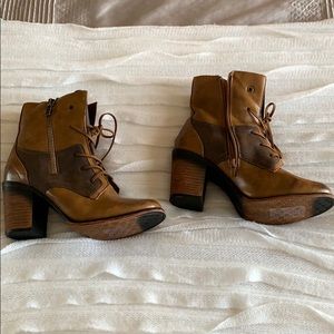 Pierce dumas tan booties